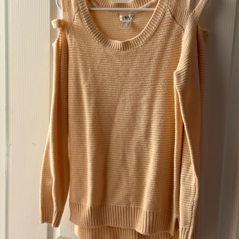 VENUS Women's Off-the-Shoulder Pink Sweater